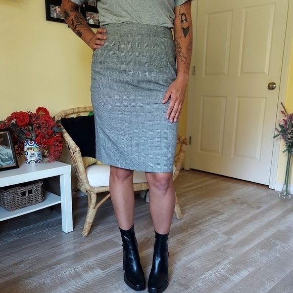 NWT REBE Pencil Skirt - Picture 3 of 10